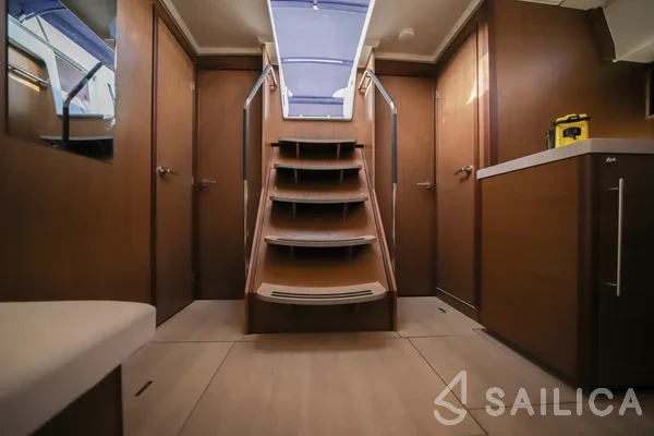 Oceanis 51.1 - Yacht Charter Sailica