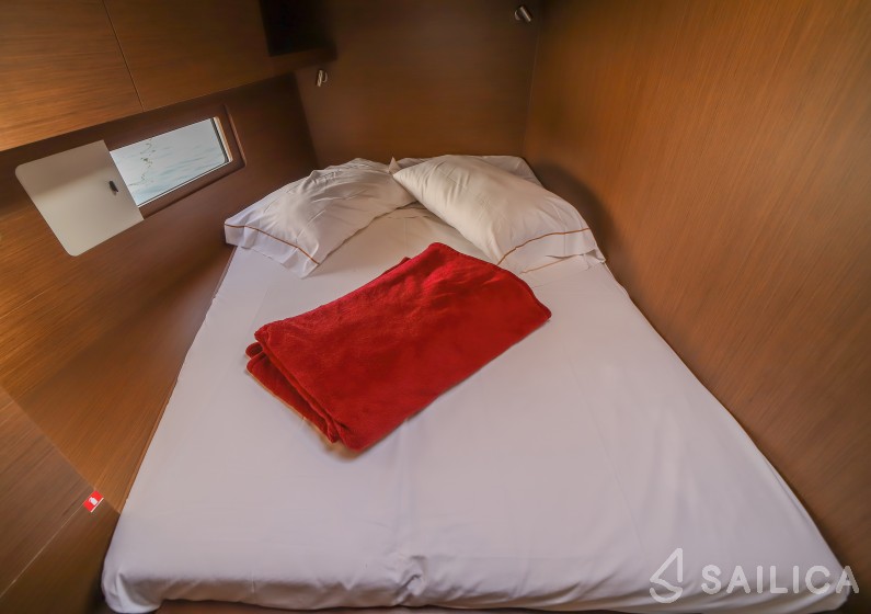Oceanis 51.1 - Yacht Charter Sailica