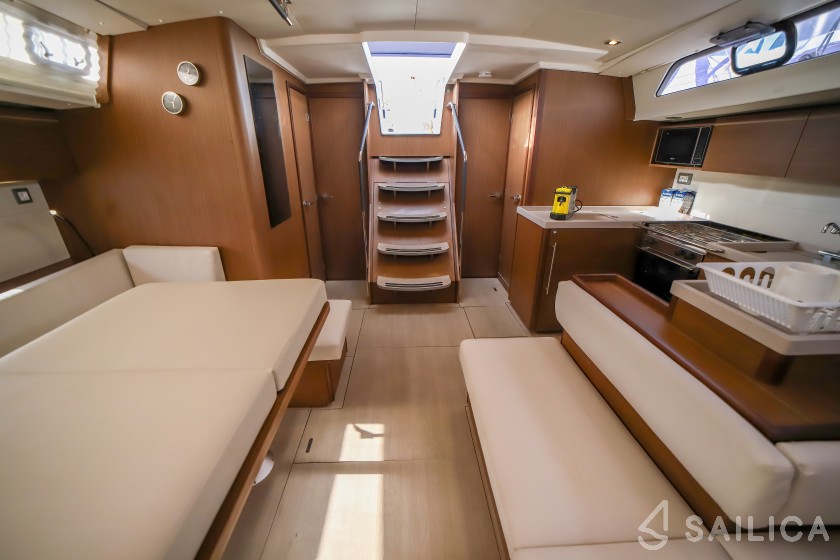 Oceanis 51.1 - Yacht Charter Sailica