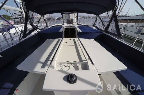 Oceanis 51.1 - Yacht Charter Sailica
