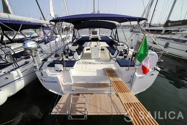 Oceanis 51.1 - Yacht Charter Sailica