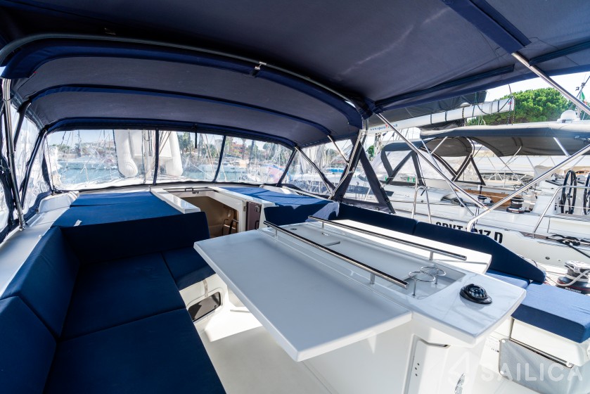 Oceanis 51.1 - Yacht Charter Sailica