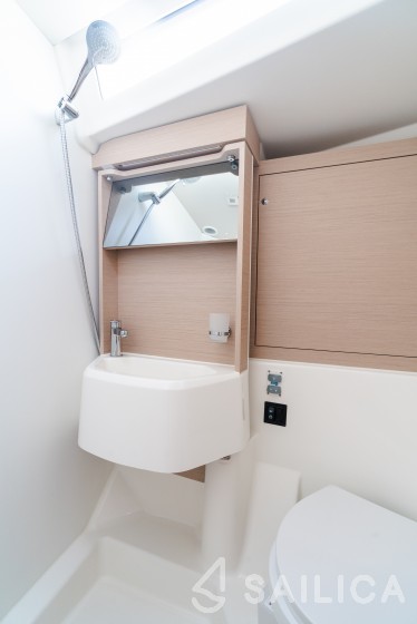 Oceanis 51.1 - Yacht Charter Sailica