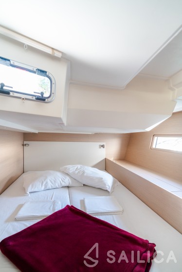 Oceanis 51.1 - Yacht Charter Sailica