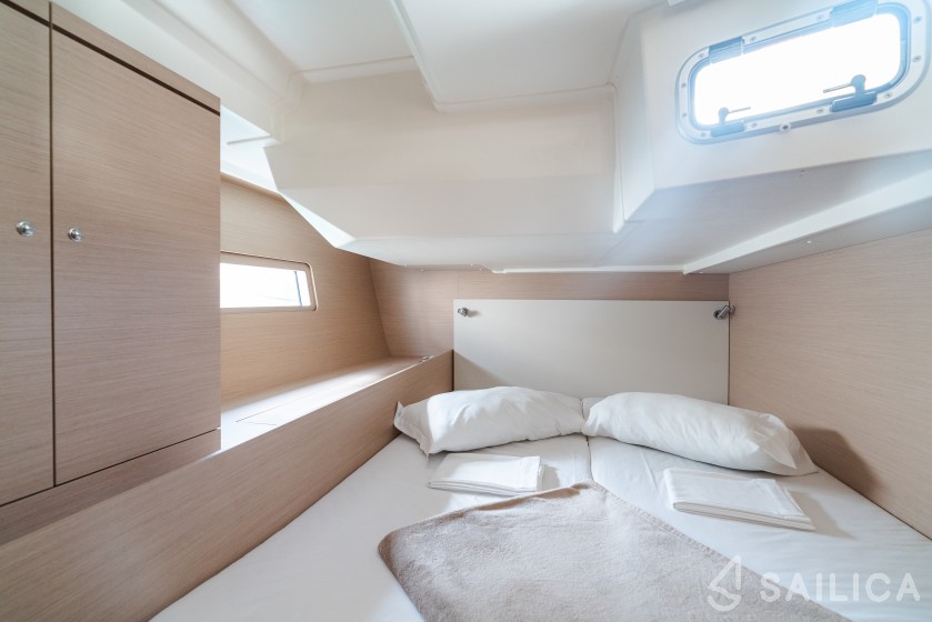 Oceanis 51.1 - Yacht Charter Sailica