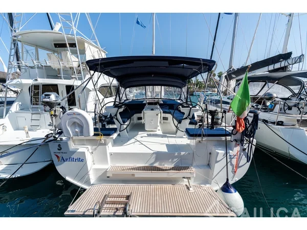 Oceanis 51.1 - Yacht Charter Sailica