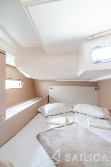 Oceanis 51.1 - Yacht Charter Sailica