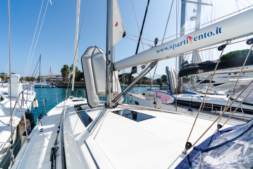 Oceanis 51.1 - Yacht Charter Sailica
