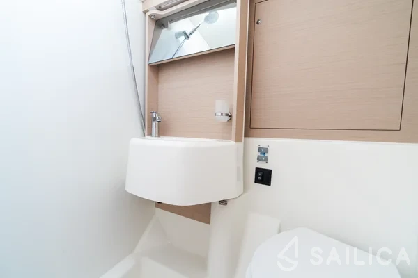 Oceanis 51.1 - Yacht Charter Sailica