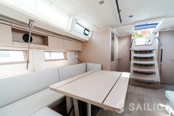 Oceanis 51.1 - Yacht Charter Sailica