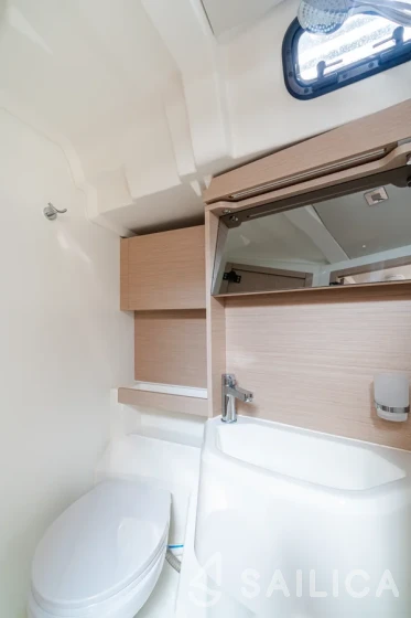 Oceanis 51.1 - Yacht Charter Sailica