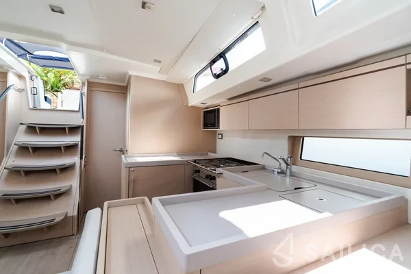 Oceanis 51.1 - Yacht Charter Sailica