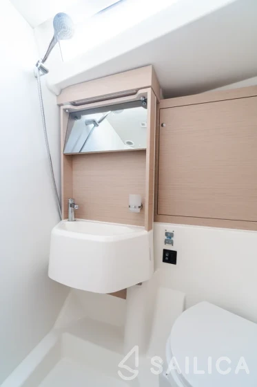 Oceanis 51.1 - Yacht Charter Sailica