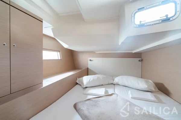 Oceanis 51.1 - Yacht Charter Sailica