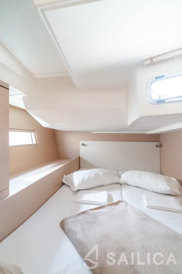 Oceanis 51.1 - Yacht Charter Sailica