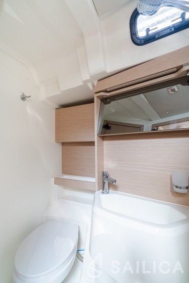 Oceanis 51.1 - Yacht Charter Sailica