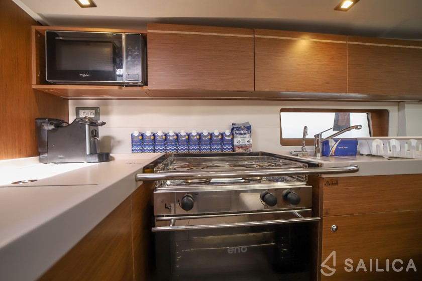 Oceanis 51.1 - Yacht Charter Sailica