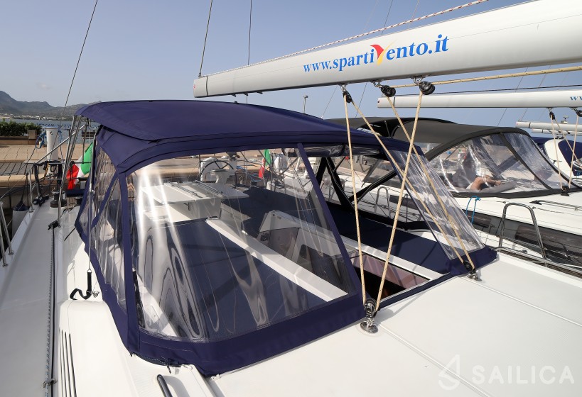 Oceanis 51.1 - Yacht Charter Sailica