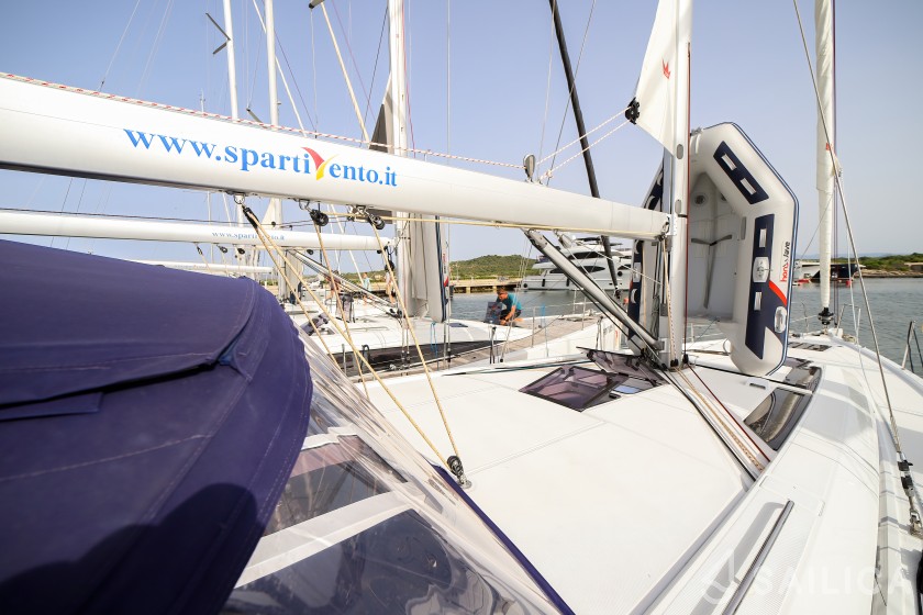 Oceanis 51.1 - Yacht Charter Sailica