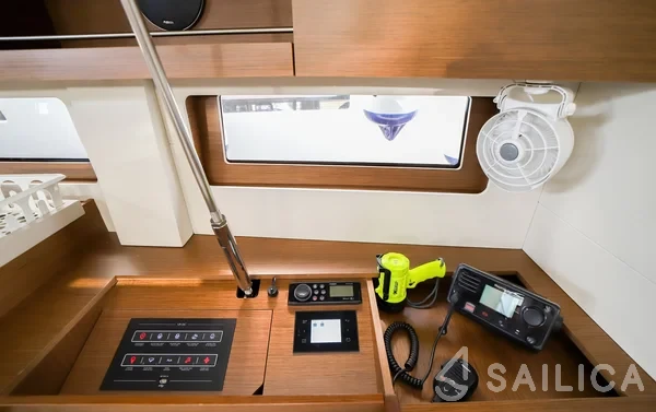 Oceanis 51.1 - Yacht Charter Sailica