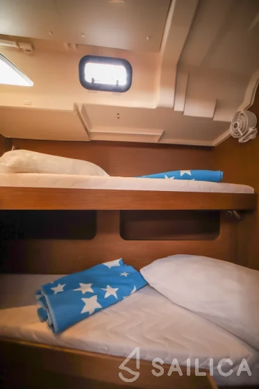 Oceanis 51.1 - Yacht Charter Sailica