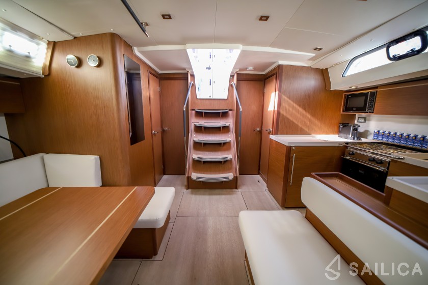 Oceanis 51.1 - Yacht Charter Sailica
