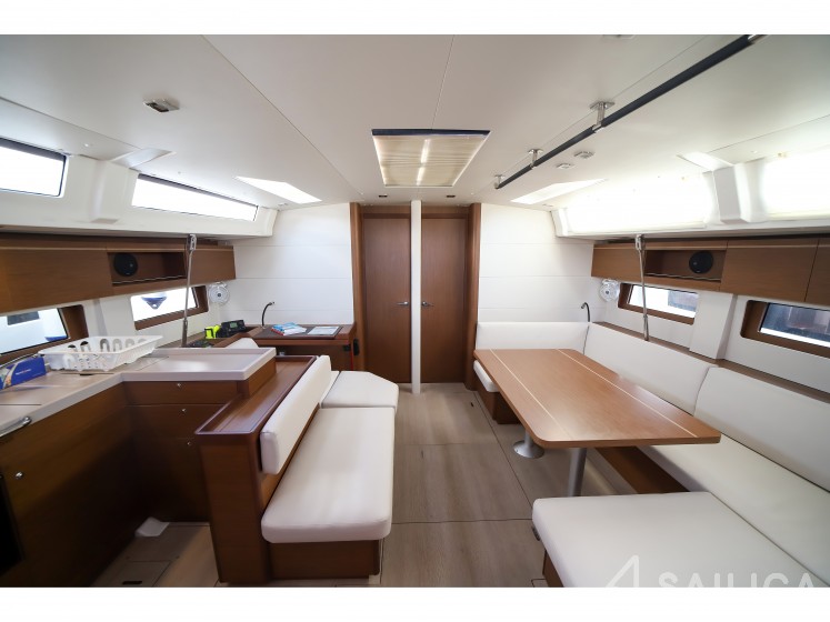 Oceanis 51.1 - Yacht Charter Sailica