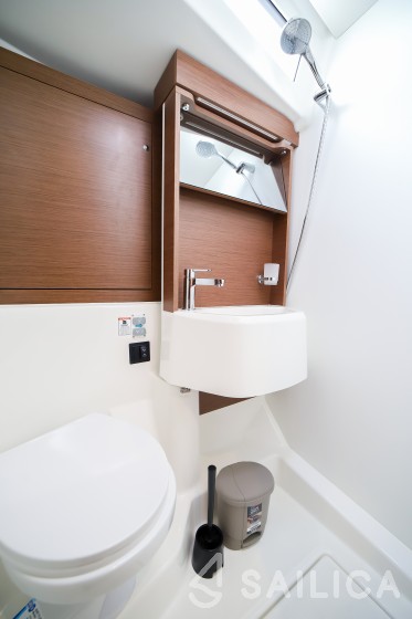 Oceanis 51.1 - Yacht Charter Sailica
