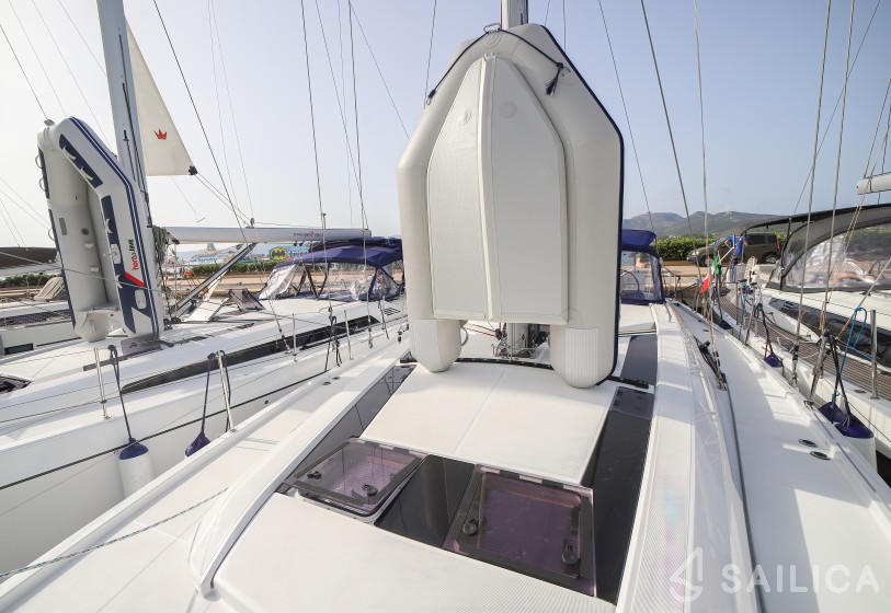 Oceanis 51.1 - Yacht Charter Sailica