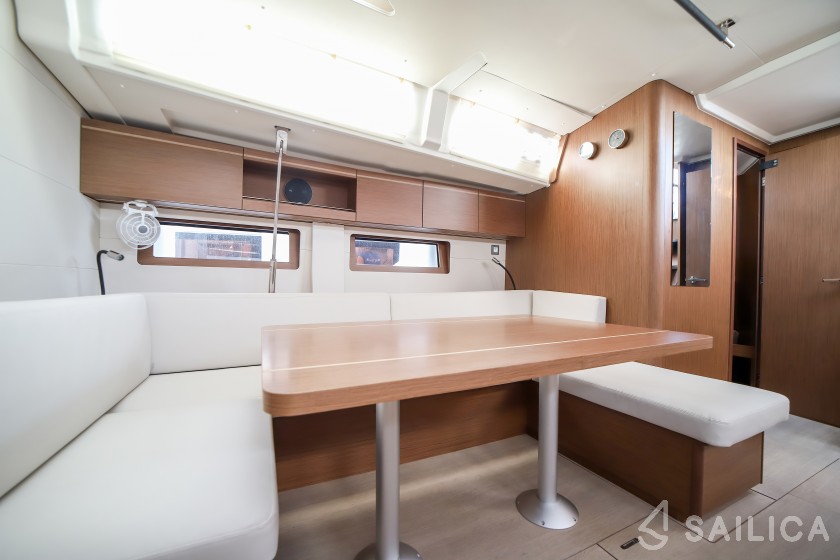 Oceanis 51.1 - Yacht Charter Sailica