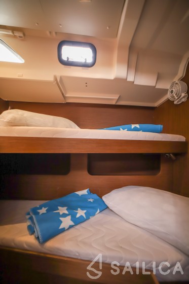 Oceanis 51.1 - Yacht Charter Sailica
