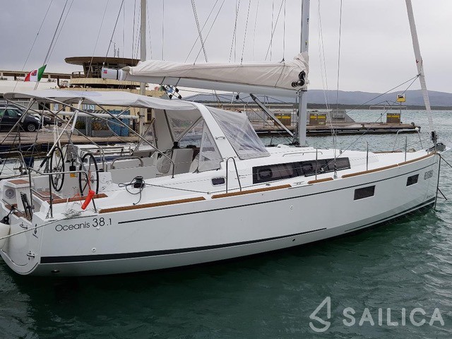 Oceanis 38.1 - Yacht Charter Sailica