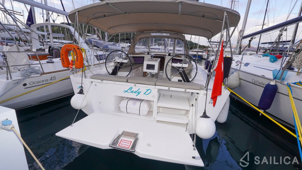 Dufour 390 - Yacht Charter Sailica