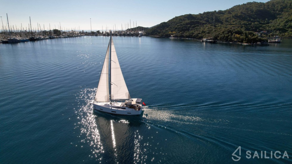 Dufour 390 - Yacht Charter Sailica