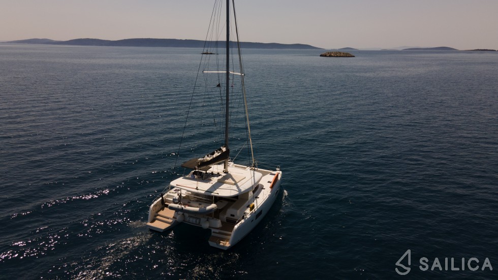 Lagoon 42 - Yacht Charter Sailica
