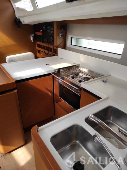 Sun Odyssey 440 - Yacht Charter Sailica