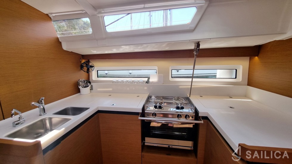 Sun Odyssey 490 - Yacht Charter Sailica