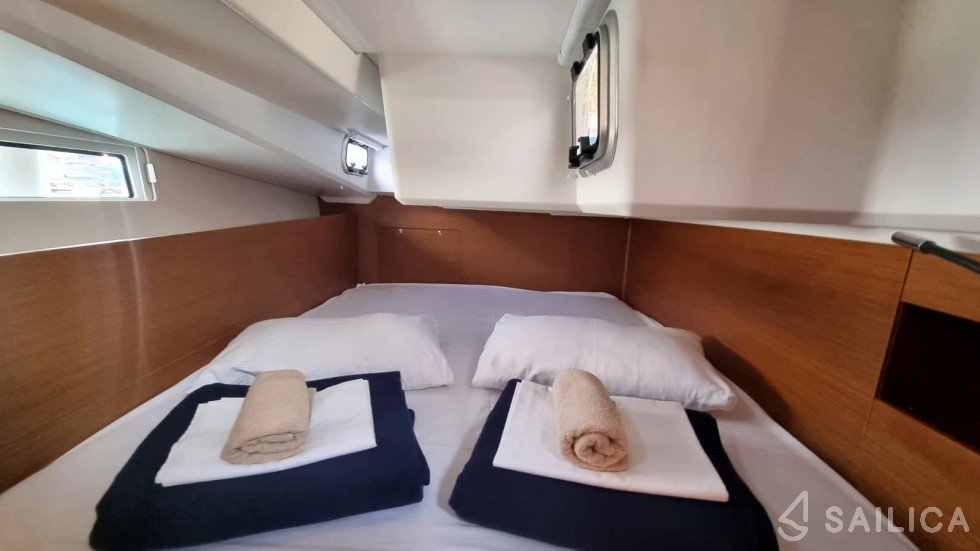 Sun Odyssey 490 - Yacht Charter Sailica