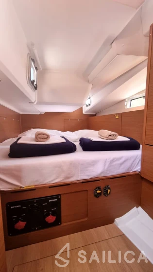 Sun Odyssey 490 - Yacht Charter Sailica