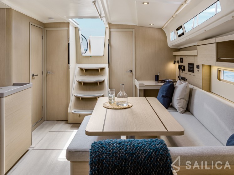 Oceanis 40.1 - Yacht Charter Sailica