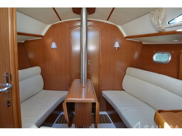 Sun Odyssey 32 - Yacht Charter Sailica