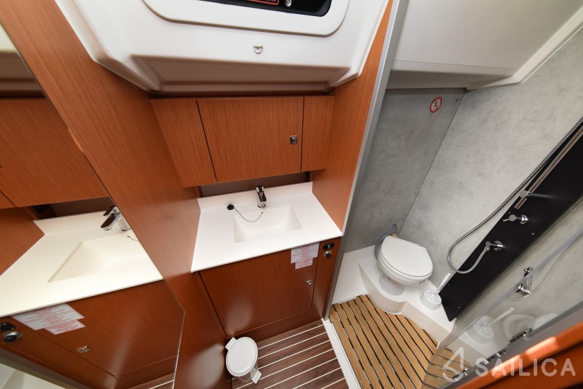 Bavaria C42 - Yacht Charter Sailica