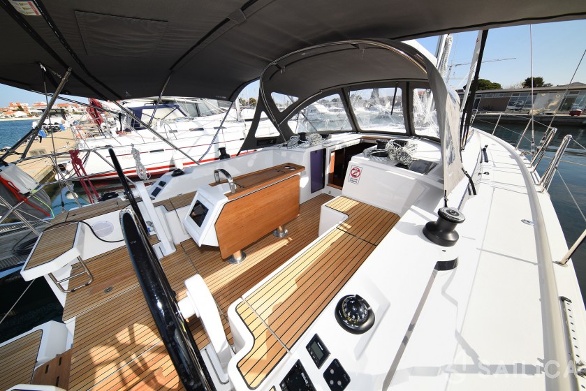 Bavaria C42 - Yacht Charter Sailica