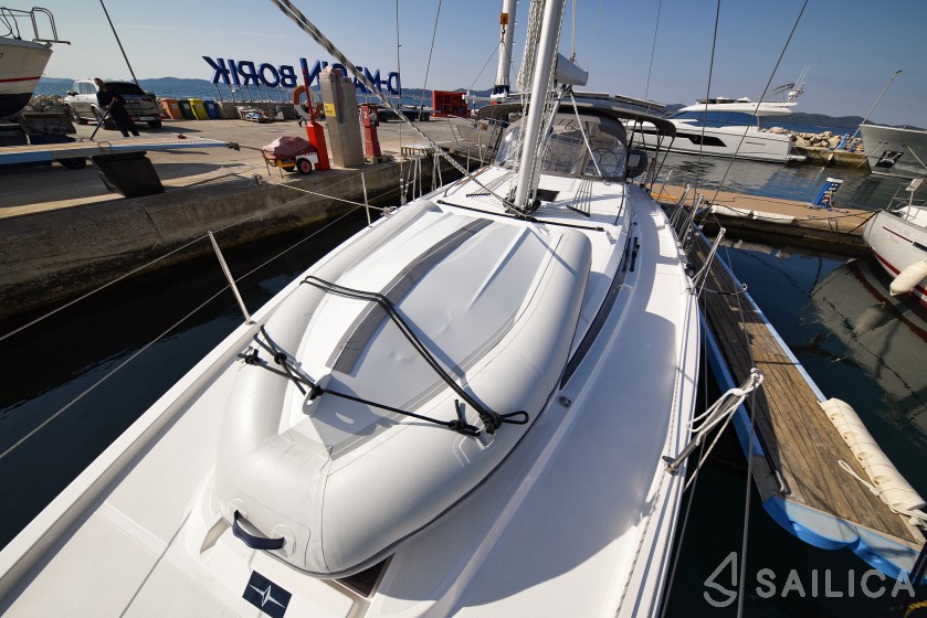 Bavaria C42 - Yacht Charter Sailica