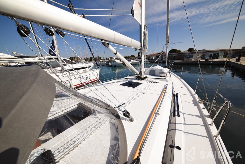 Bavaria C42 - Yacht Charter Sailica