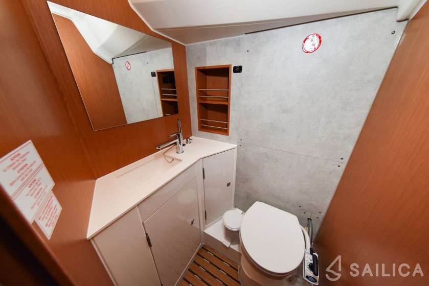 Bavaria C42 - Yacht Charter Sailica