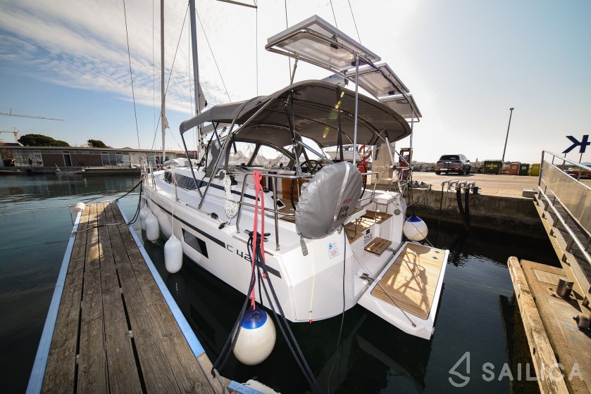 Bavaria C42 - Yacht Charter Sailica