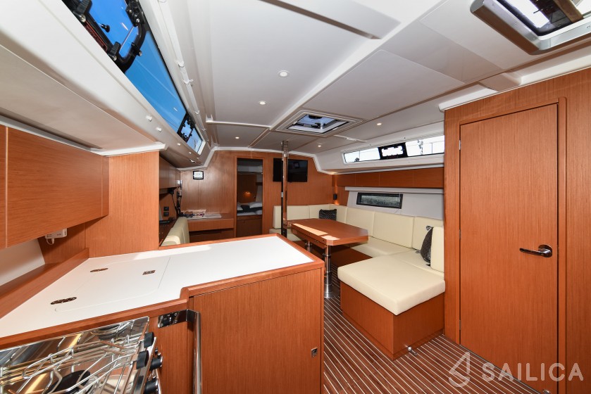 Bavaria C42 - Yacht Charter Sailica