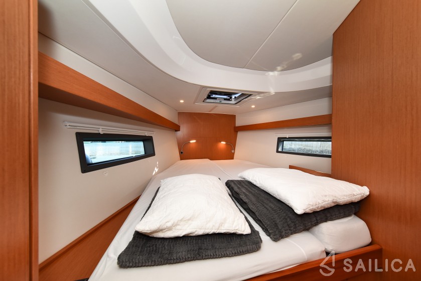 Bavaria C42 - Yacht Charter Sailica
