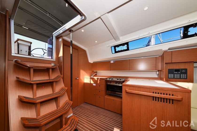 Bavaria C42 - Yacht Charter Sailica